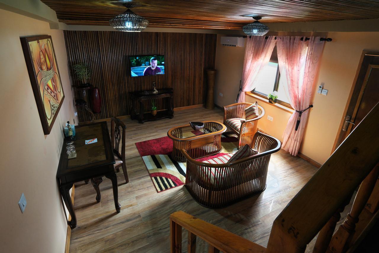 Maaha Beach Resort Anochi Bagian luar foto