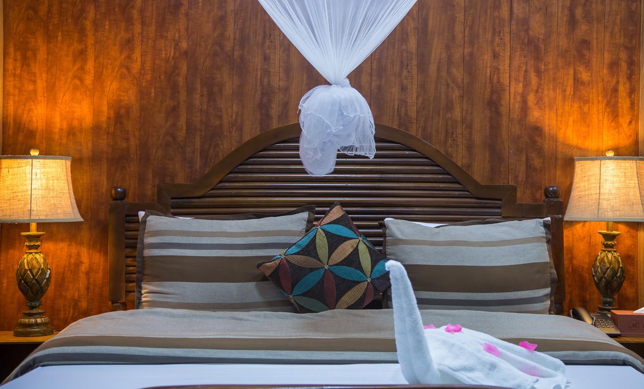 Maaha Beach Resort Anochi Bagian luar foto
